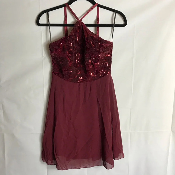 NWT Lulu’s Burgundy sequence short dress Sz medium - Picture 3 of 8